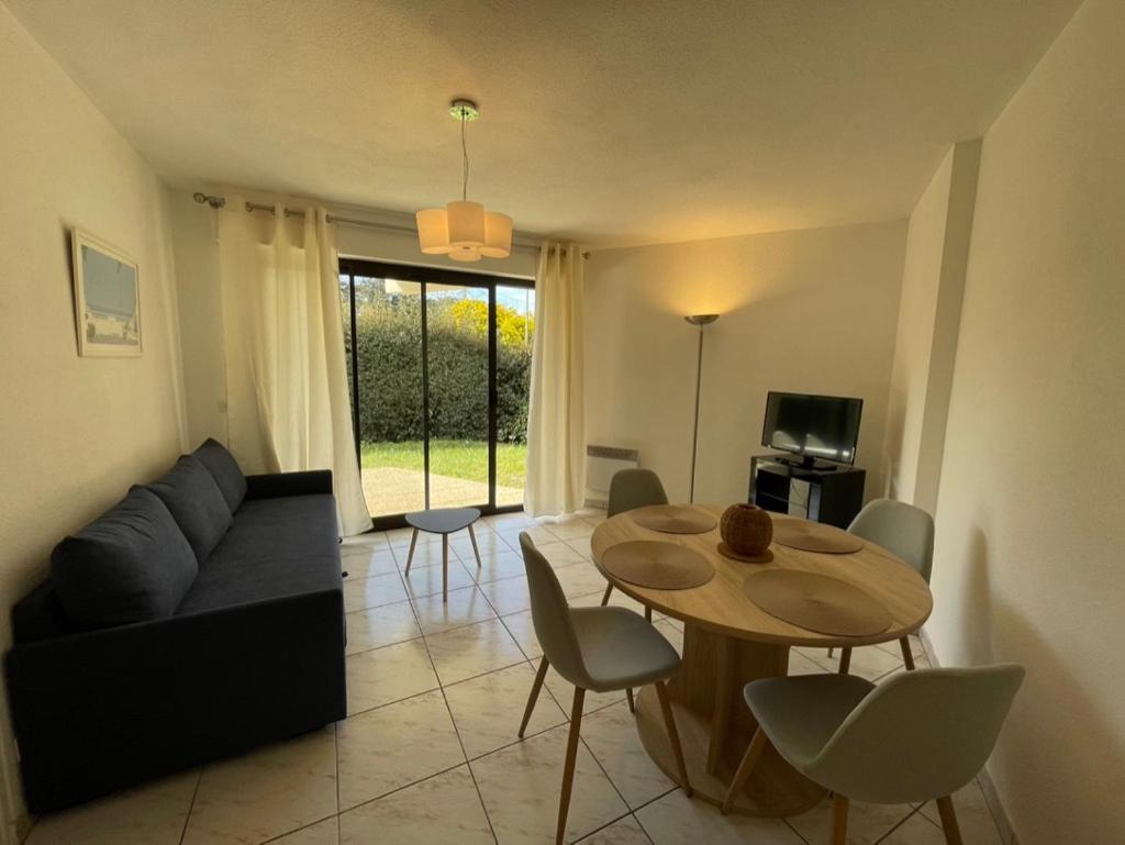 ロワイヤンCharmant Rez De Jardin - 900M Plage De Pontaillacアパートメント エクステリア 写真