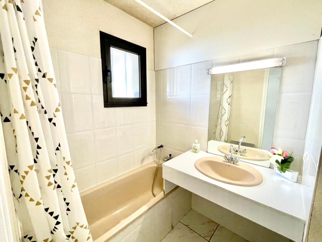 ロワイヤンCharmant Rez De Jardin - 900M Plage De Pontaillacアパートメント エクステリア 写真