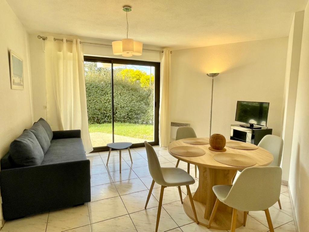 ロワイヤンCharmant Rez De Jardin - 900M Plage De Pontaillacアパートメント エクステリア 写真