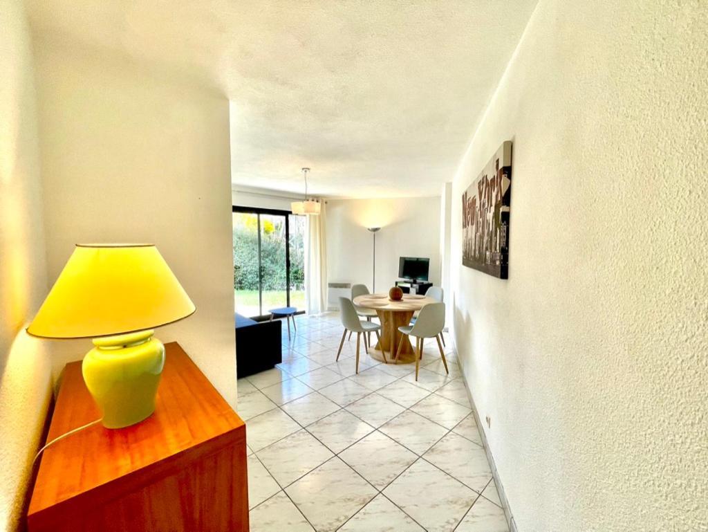ロワイヤンCharmant Rez De Jardin - 900M Plage De Pontaillacアパートメント エクステリア 写真